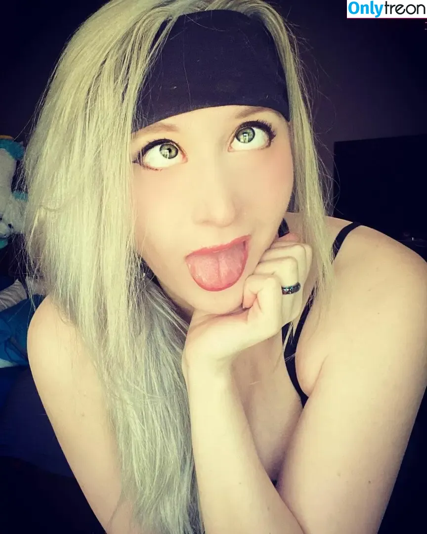 MadamSavvy nude photo #0001 (Savvy Starfruit / sexymamisavvy)