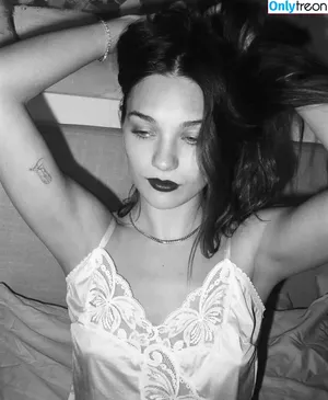 Maddie Ziegler / maddieziegler nude photo #0193