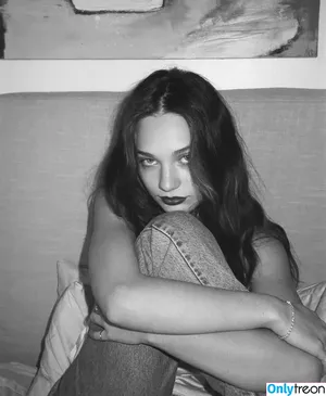 Maddie Ziegler / maddieziegler nude photo #0194