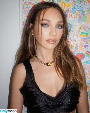 Maddie Ziegler / maddieziegler nude photo #0204