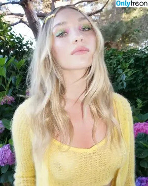 Maddie Ziegler / maddieziegler nude photo #0208