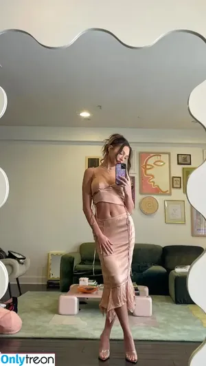 Maddie Ziegler / maddieziegler nude photo #0285