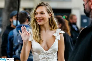 Maddie Ziegler / maddieziegler nude photo #0358