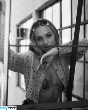 Maddie Ziegler / maddieziegler nude photo #0405