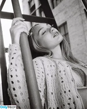 Maddie Ziegler / maddieziegler nude photo #0410