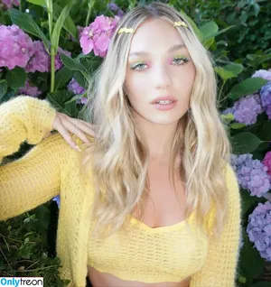 Maddie Ziegler / maddieziegler nude photo #0434