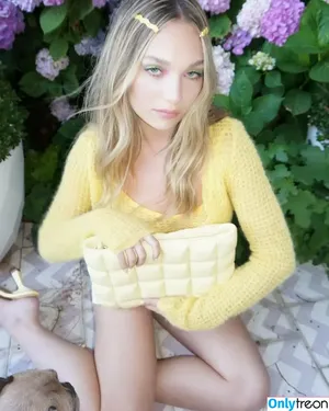 Maddie Ziegler / maddieziegler nude photo #0435