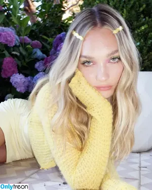 Maddie Ziegler / maddieziegler nude photo #0440
