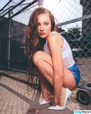 Maddie Ziegler / maddieziegler nude photo #0553