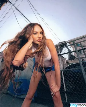 Maddie Ziegler / maddieziegler nude photo #0561