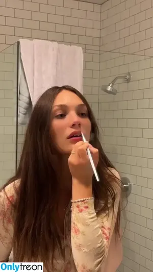 Maddie Ziegler / maddieziegler nude photo #0582