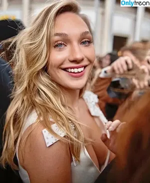 Maddie Ziegler / maddieziegler nude photo #0621