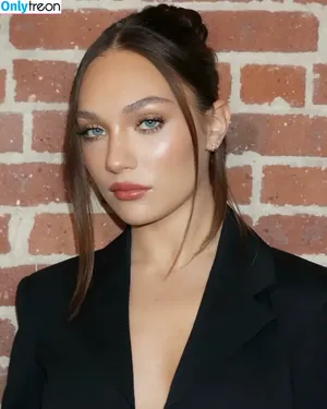 Maddie Ziegler / maddieziegler nude photo #0711