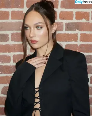 Maddie Ziegler / maddieziegler nude photo #0712