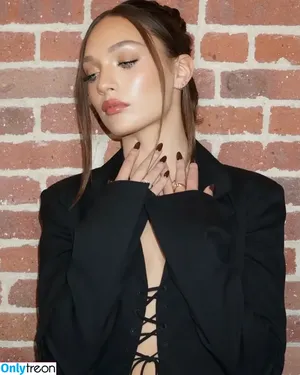 Maddie Ziegler / maddieziegler nude photo #0713