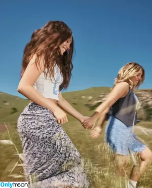 Maddie Ziegler / maddieziegler nude photo #0876