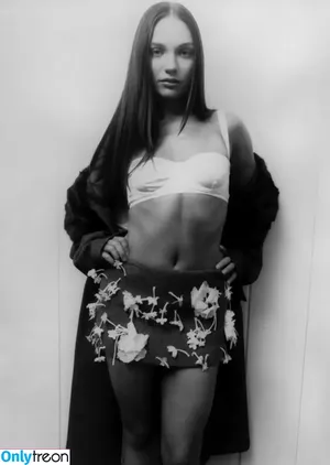 Maddie Ziegler / maddieziegler nude photo #0982
