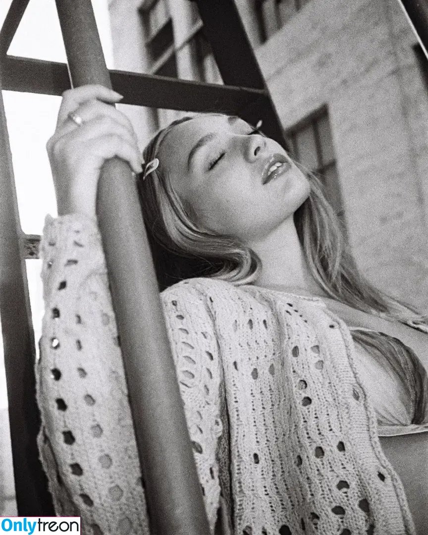 Maddie Ziegler nude photo #0410 (maddieziegler)