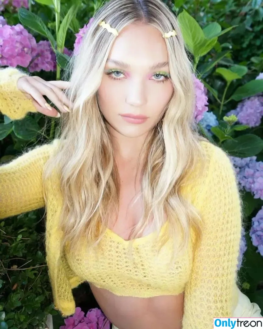 Maddie Ziegler nude photo #0436 (maddieziegler)