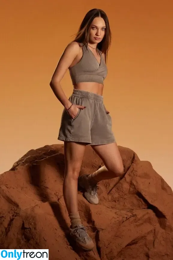 Maddie Ziegler nude photo #0474 (maddieziegler)