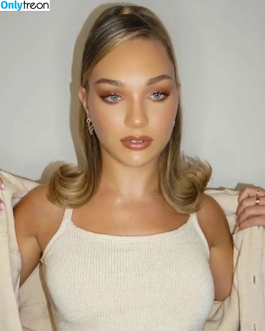 Maddie Ziegler nude photo #0647 (maddieziegler)