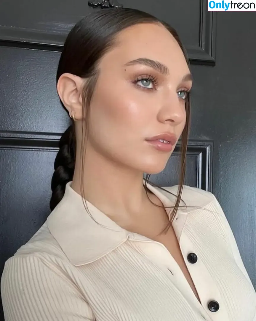 Maddie Ziegler nude photo #0699 (maddieziegler)