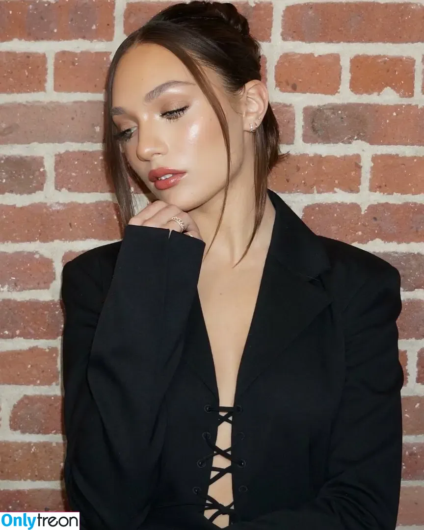 Maddie Ziegler nude photo #0717 (maddieziegler)