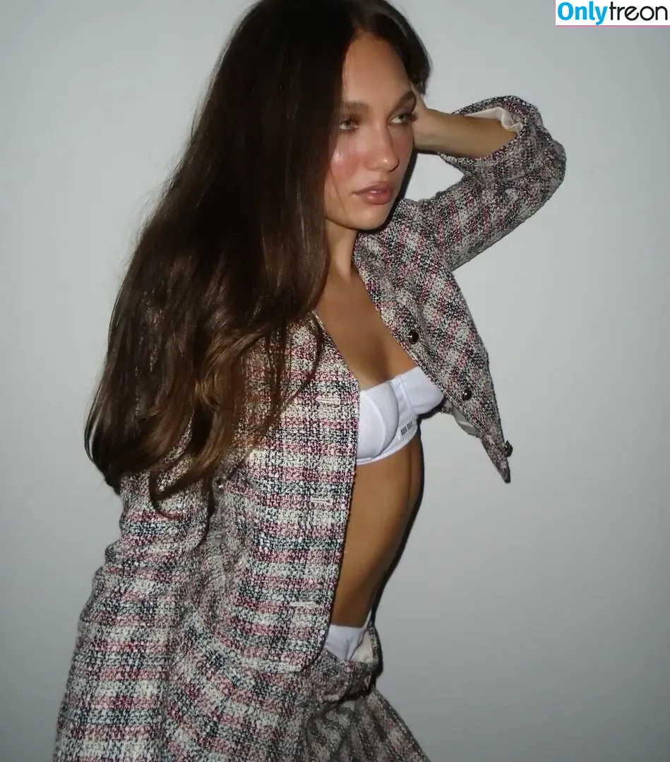 Maddie Ziegler nude photo #0825 (maddieziegler)