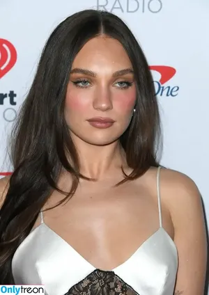 Maddie Ziegler / maddieziegler nude photo #1018