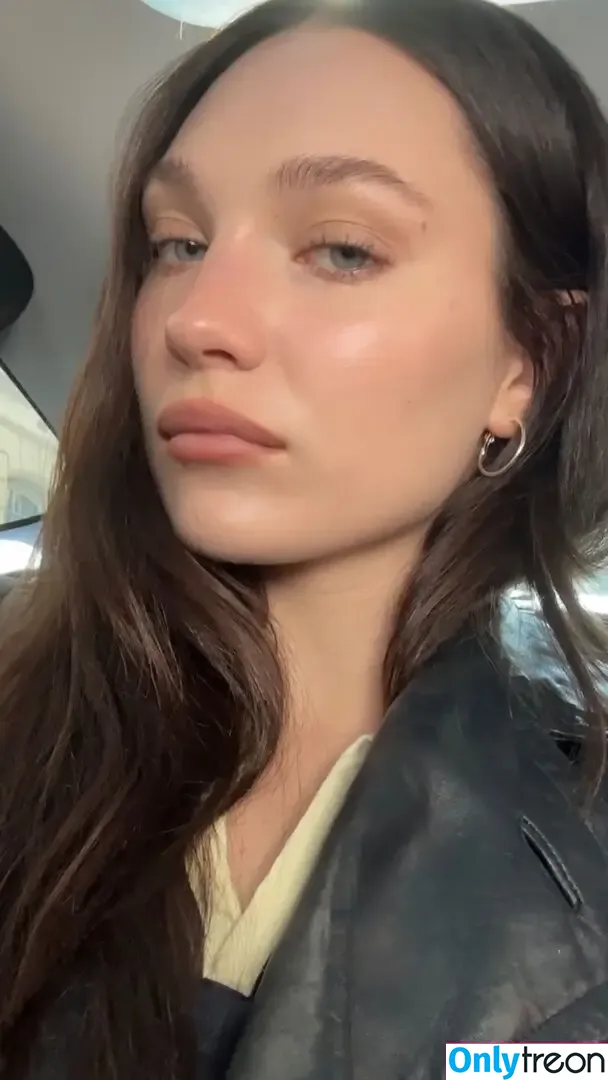 Maddie Ziegler nude photo #1208 (maddieziegler)