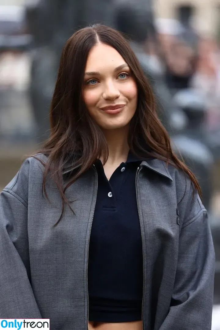 Maddie Ziegler nude photo #1214 (maddieziegler)