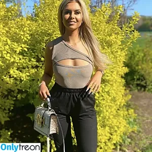 Maddison Denholm / heathermaddison / maddison_ox nude photo #0055
