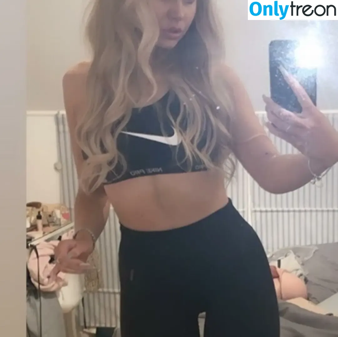Maddison Denholm nude photo #0017 (heathermaddison / maddison_ox)