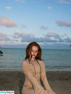 Madelaine Petsch / madelame nude photo #0250