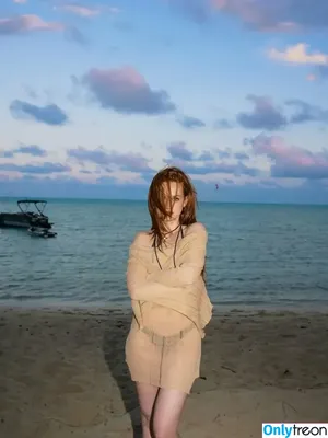 Madelaine Petsch / madelame nude photo #0251