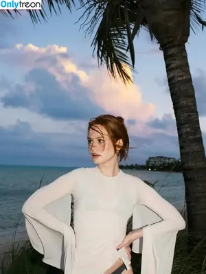 Madelaine Petsch / madelame nude photo #0252