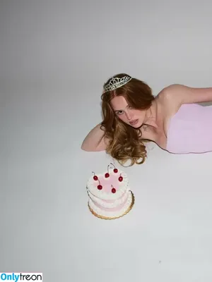 Madelaine Petsch / madelame nude photo #0366