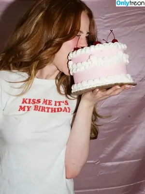 Madelaine Petsch / madelame nude photo #0372