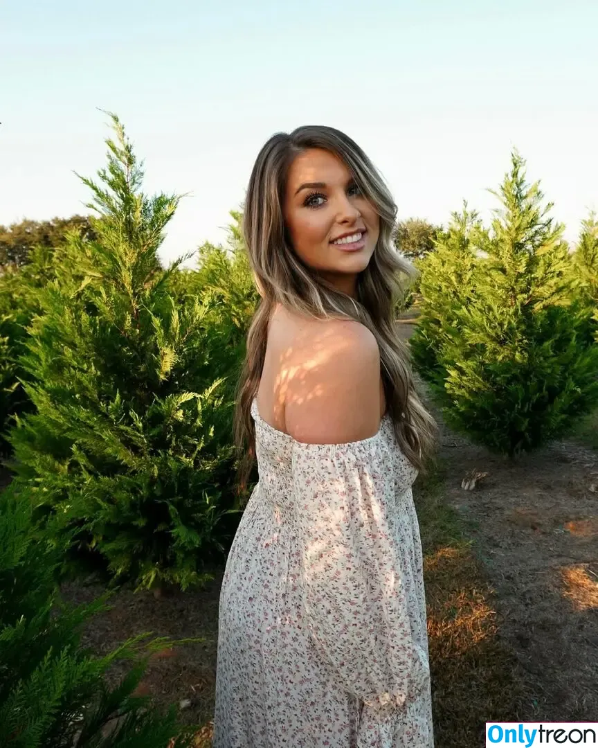 Madison nude photo #0326 (estefi / estrella.latina / madisonbeer)
