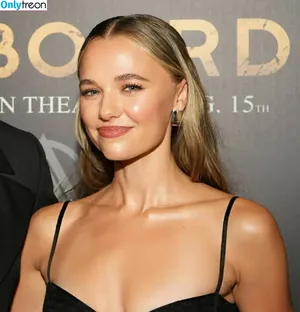 Madison Iseman / Jumanji / itsmsmadi / madisoniseman nude photo #0487