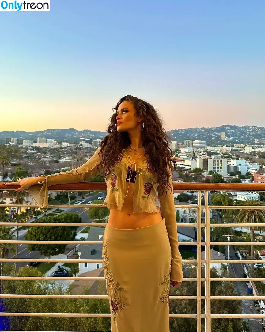 Madison Pettis nude photo #0371 (madisonpettis)