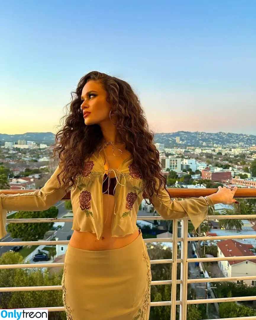 Madison Pettis nude photo #0372 (madisonpettis)