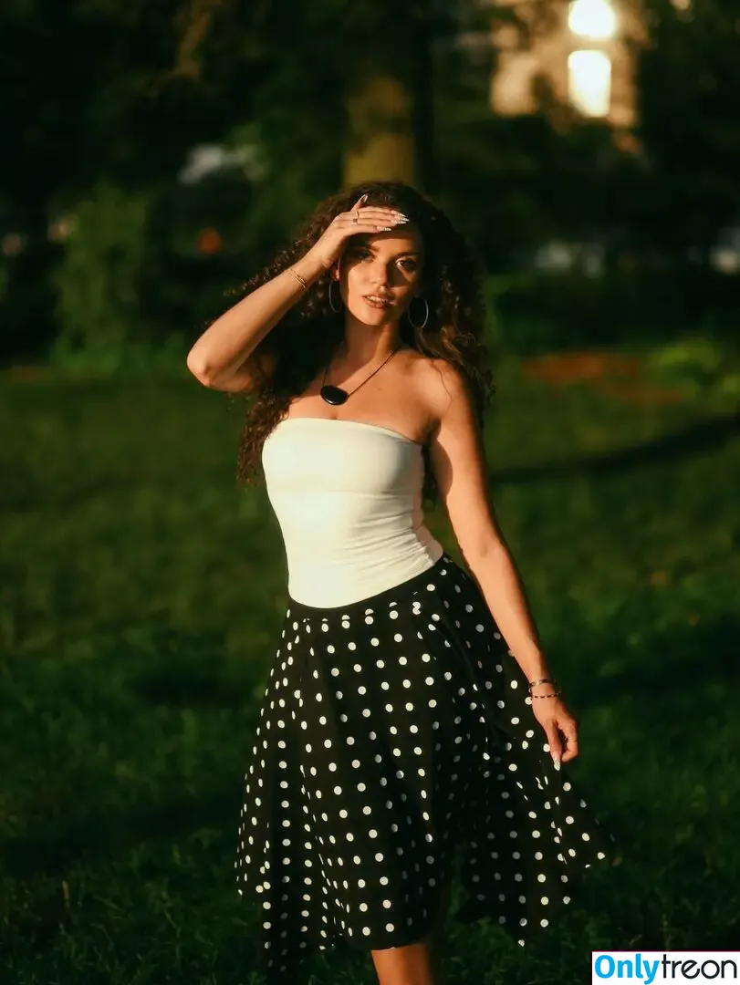 Madison Pettis nude photo #1052 (madisonpettis)