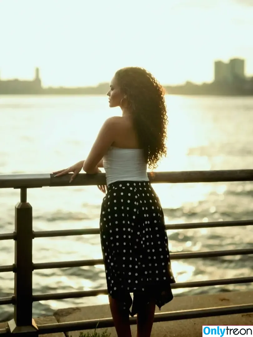 Madison Pettis nude photo #1053 (madisonpettis)