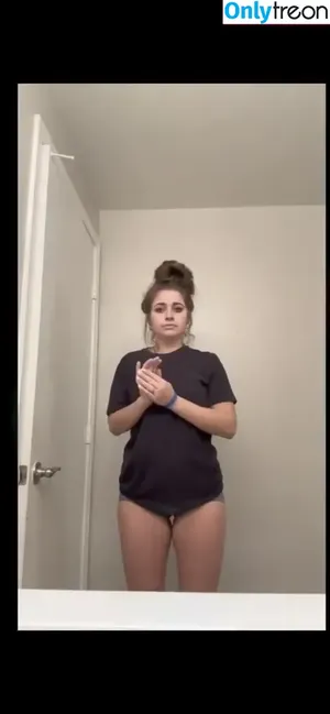 madisons.the.shit / mynames.madz nude photo #0012