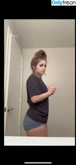 madisons.the.shit / mynames.madz nude photo #0013