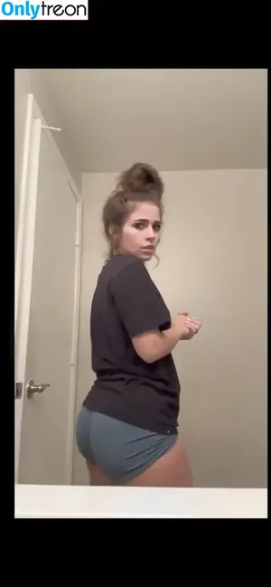 madisons.the.shit / mynames.madz nude photo #0014