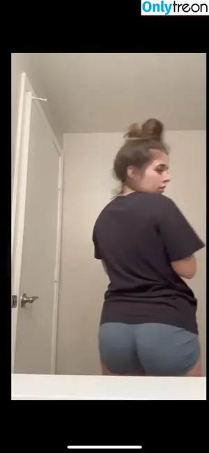 madisons.the.shit / mynames.madz nude photo #0015