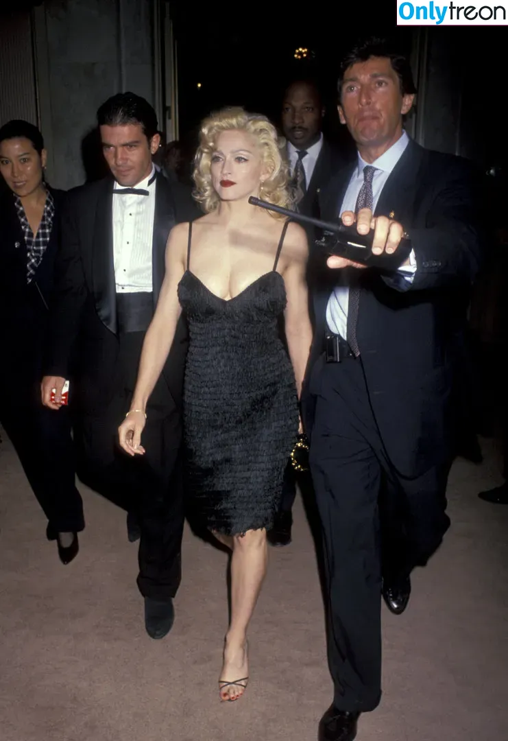 Madonna nude photo #0046 (Madonna)