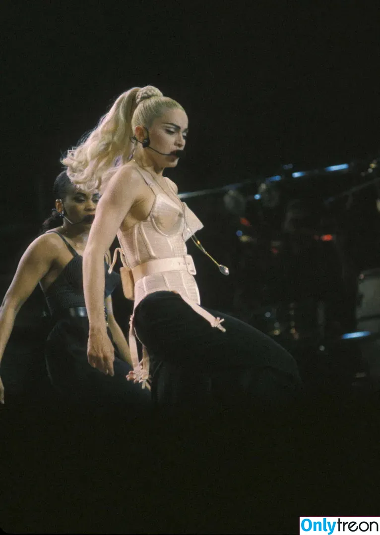 Madonna nude photo #0081 (Madonna)